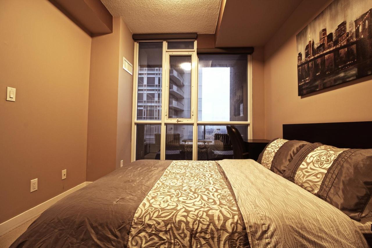 2 Bedrooms & 1 Bedroom Spectacular Apartments Торонто Экстерьер фото
